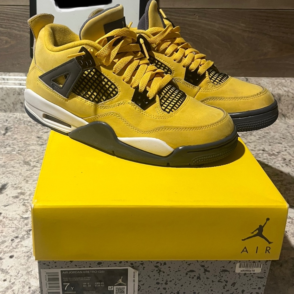 Jordan 4 Retro Tour Yellow